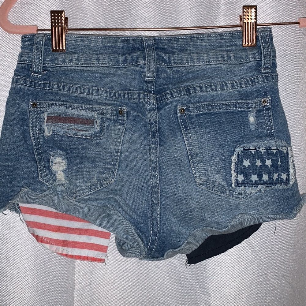 Denim Frayed Cut Off Distressed Shorts - Picture 5 of 5